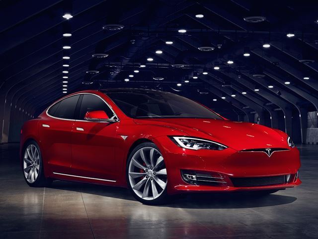 Водитель Tesla неожиданно выяснил, что Model S может плавать